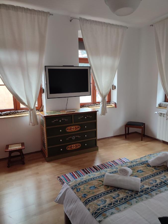 Villa Retro House Mountain View à Braşov Extérieur photo